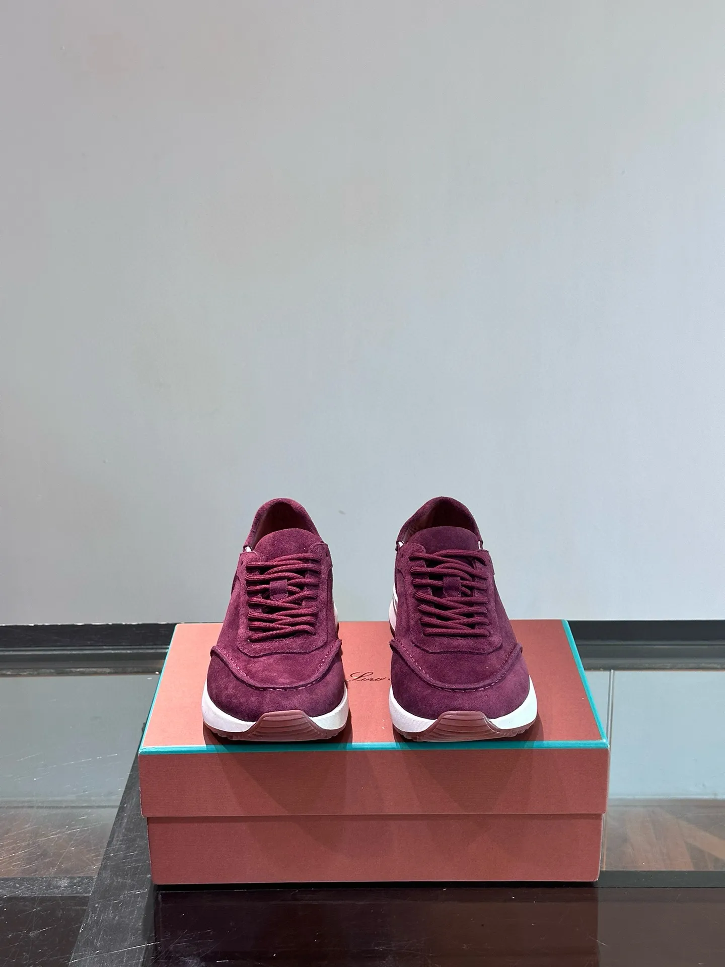 Factory price: 540💰Loro men's shoes💰iana niche Loro classic jogging shoes, men's lace-up casual shoes and sneakers, high-quality lightweight and comfortable fabrics, suitable for outdoor leisure, the color scheme is young and energetic, and it looks great with sportswear or casual suits! Size: 39-46 (customized sizes of 45 and 46 are non-refundable)